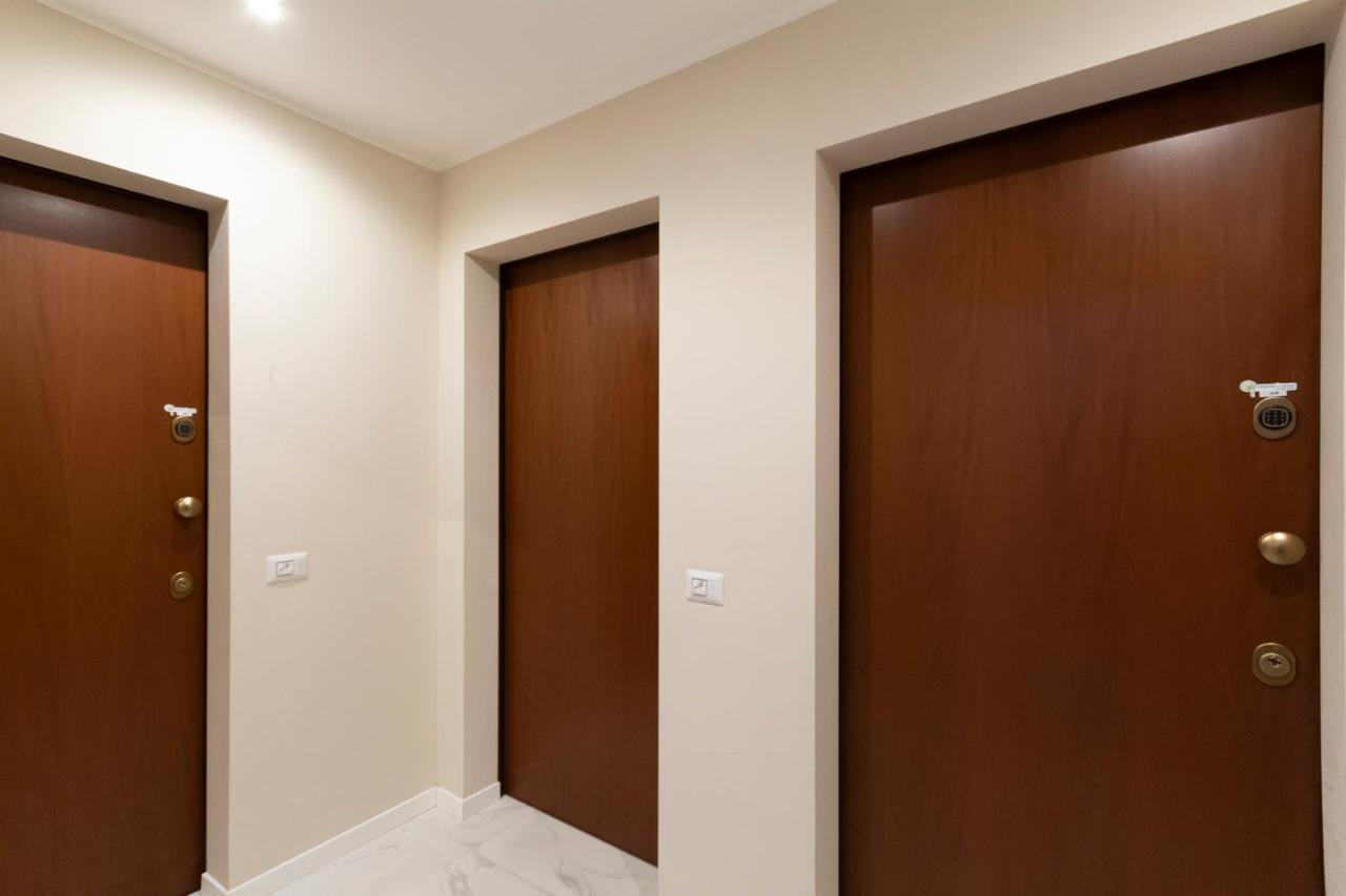 Via Torino Apartment 1 Милан Экстерьер фото